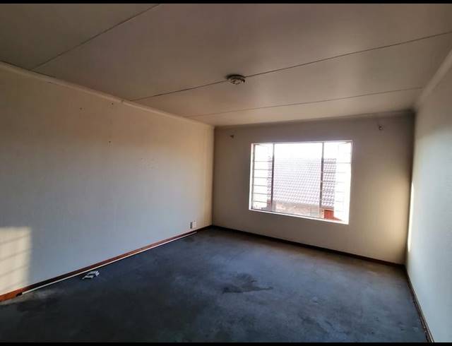2 BEDROOM TOWNHOUSE FOR SALE IN SONNEVELD